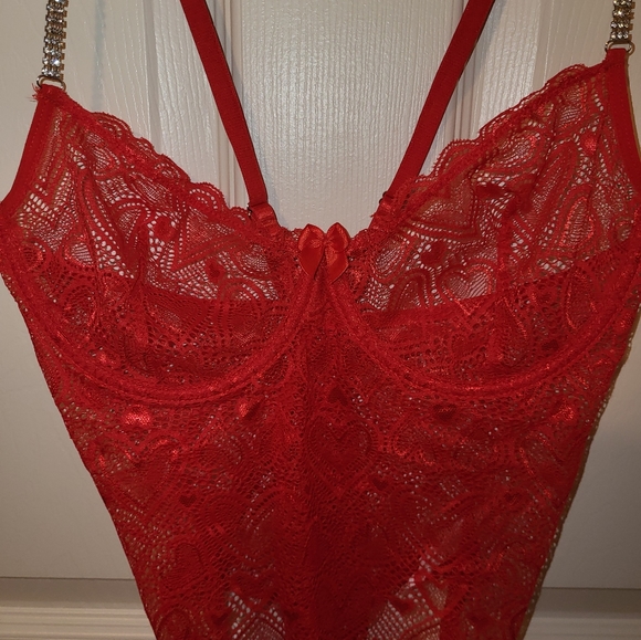 Lingerie - Picture 7 of 8